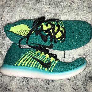 NEW Nike Free Rn Flyknit Sneakers